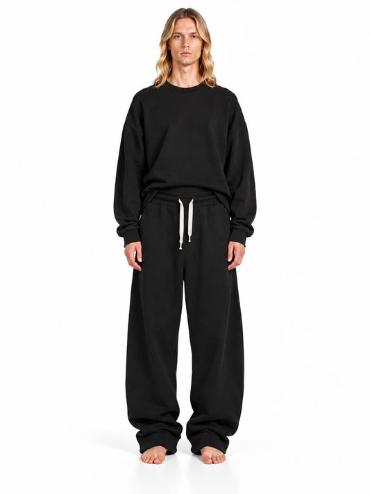 Pantalone Yoshi AGM nero con coulisse chiara a contrasto, indossato frontalmente