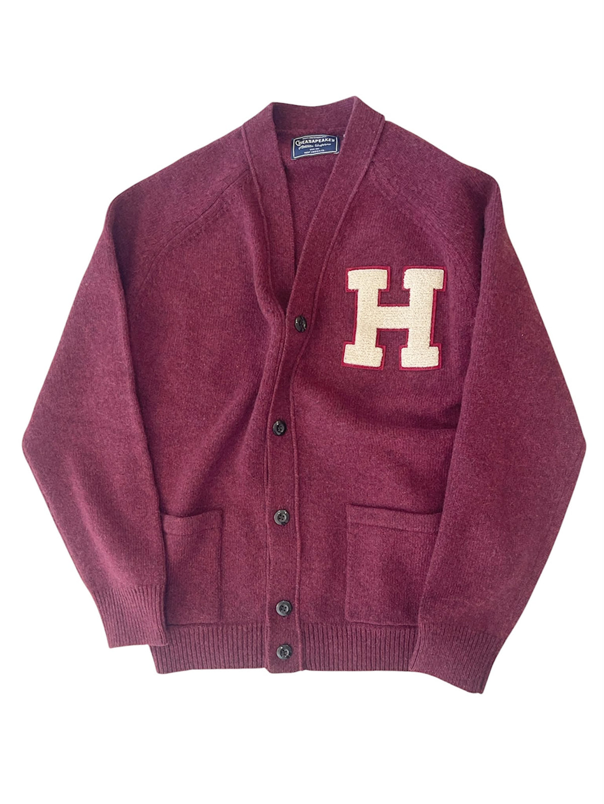 Cardigan Chesapeake’s Burgundy con scollo a V, bottoni e tasche applicate, vista frontale