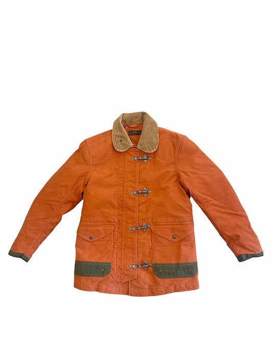 Fire Work Jacket Chesapeake’s arancione, vista frontale con quattro chiusure metalliche e tasche con patta